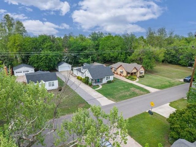 1127 W Symmes Street, Norman, OK 73069