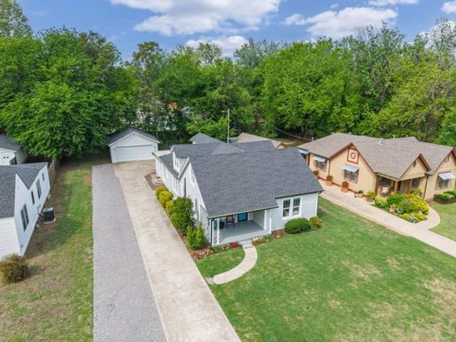 1127 W Symmes Street, Norman, OK 73069