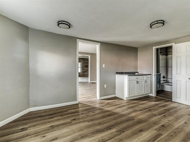 827 W Bdwy Avenue, Mcloud, OK 74851