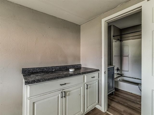 827 W Bdwy Avenue, Mcloud, OK 74851