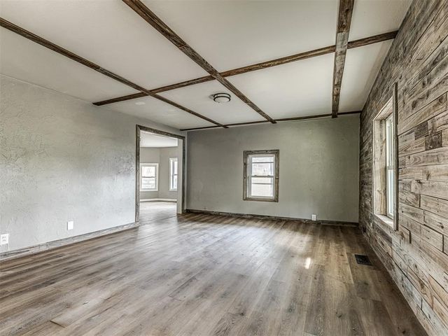 827 W Bdwy Avenue, Mcloud, OK 74851
