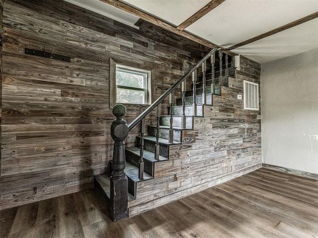 827 W Bdwy Avenue, Mcloud, OK 74851