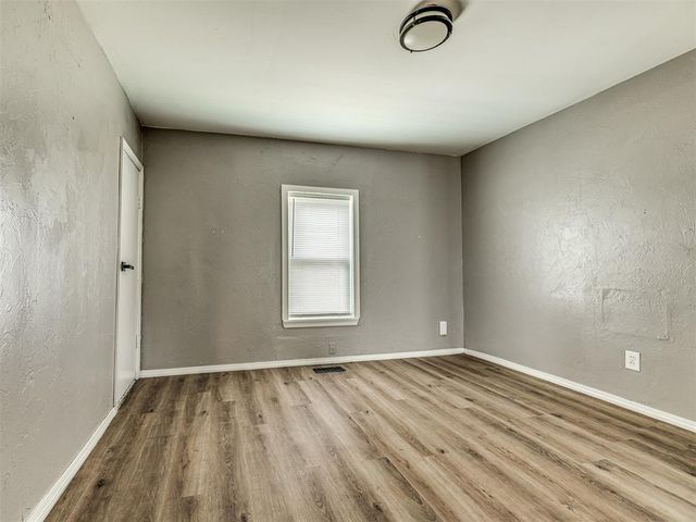 827 W Bdwy Avenue, Mcloud, OK 74851