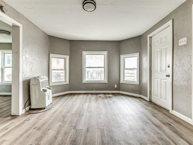 827 W Bdwy Avenue, Mcloud, OK 74851