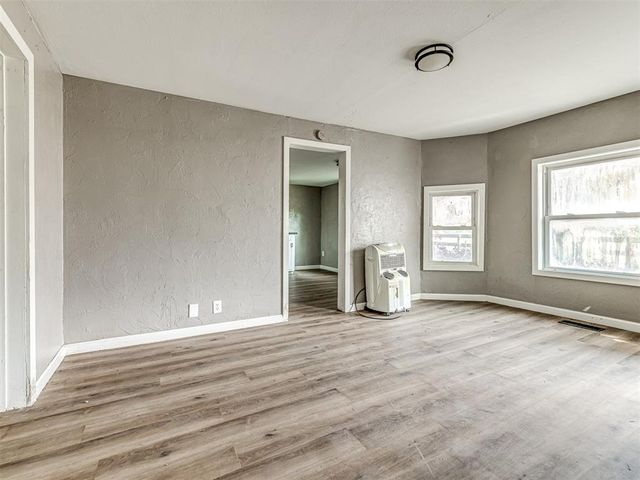 827 W Bdwy Avenue, Mcloud, OK 74851