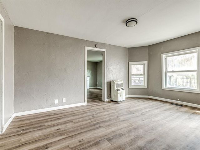 827 W Bdwy Avenue, Mcloud, OK 74851