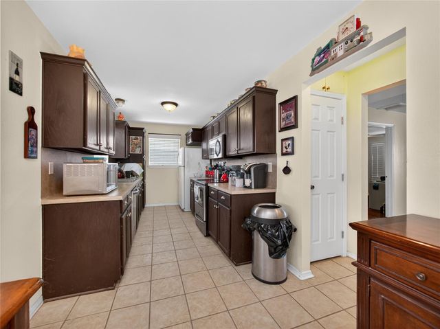 311 College Ave, Florence, TX 76527
