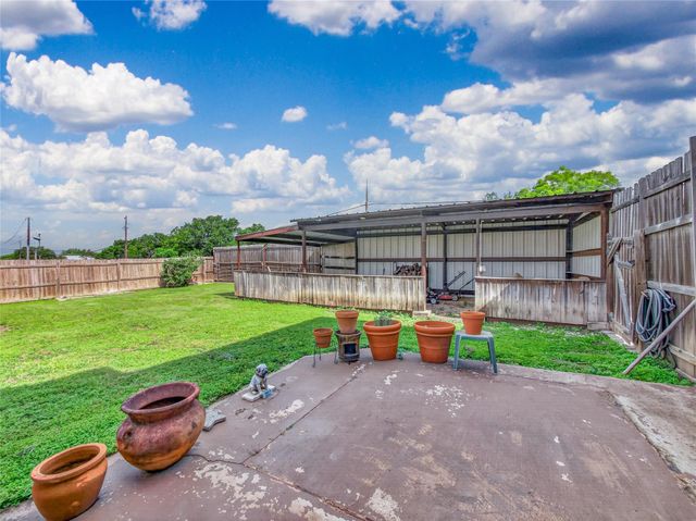 311 College Ave, Florence, TX 76527