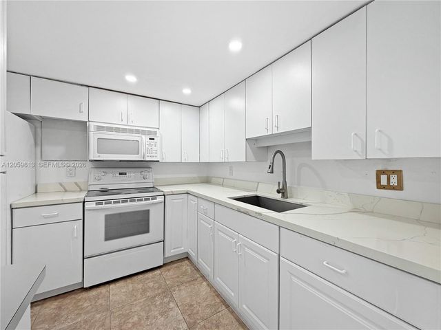 1160 N Federal Hwy 1222, Fort Lauderdale, FL 33304