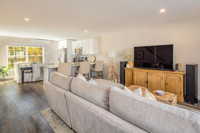 94 North Bridebrook Road 205, East Lyme, CT 06357