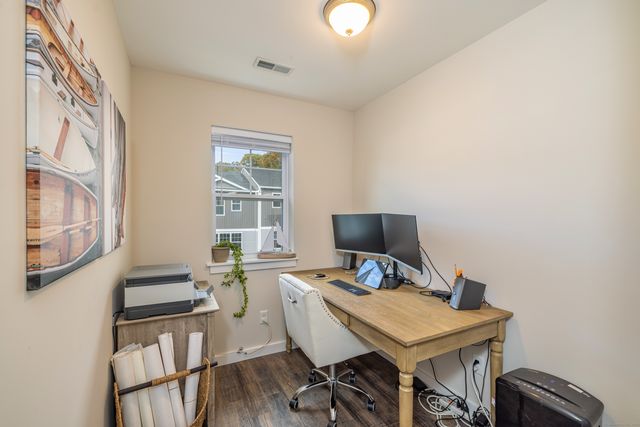 94 North Bridebrook Road 205, East Lyme, CT 06357