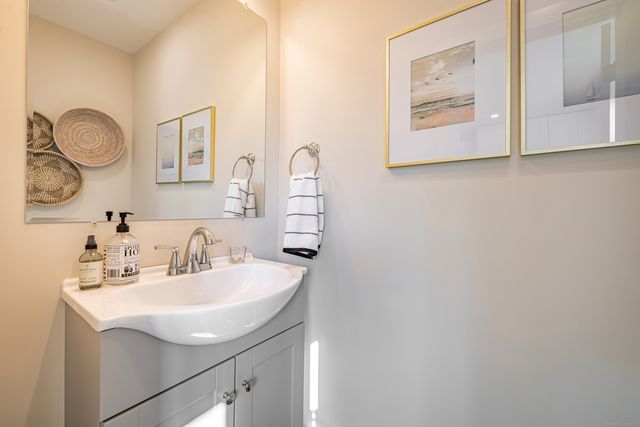 94 North Bridebrook Road 205, East Lyme, CT 06357