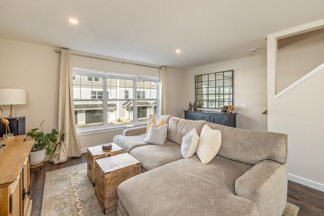 94 North Bridebrook Road 205, East Lyme, CT 06357