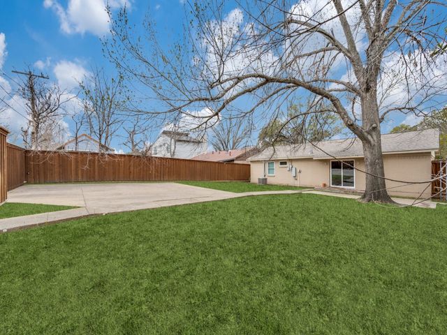 8728 Boundbrook Avenue, Dallas, TX 75243