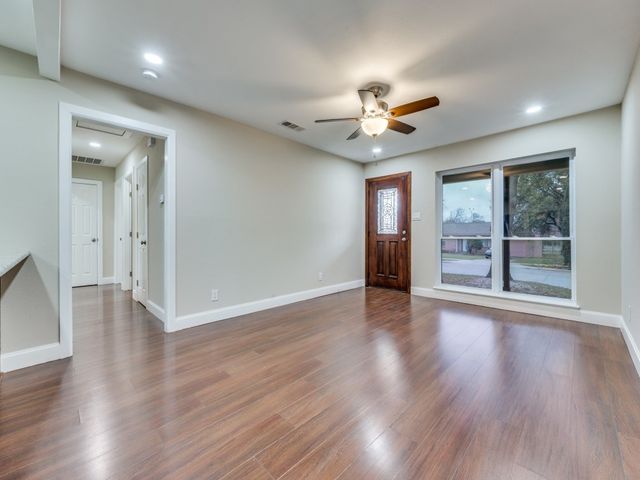 8728 Boundbrook Avenue, Dallas, TX 75243