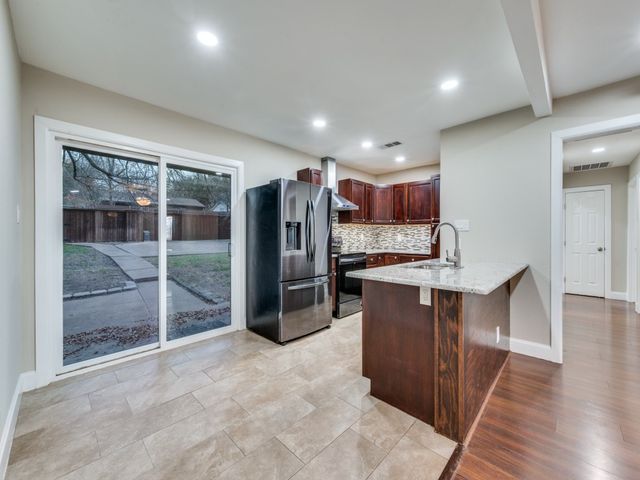 8728 Boundbrook Avenue, Dallas, TX 75243