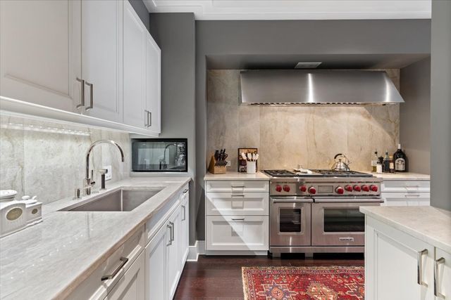 118 E Erie Street 35G, Chicago, IL 60611