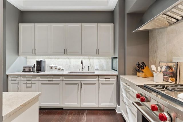 118 E Erie Street 35G, Chicago, IL 60611