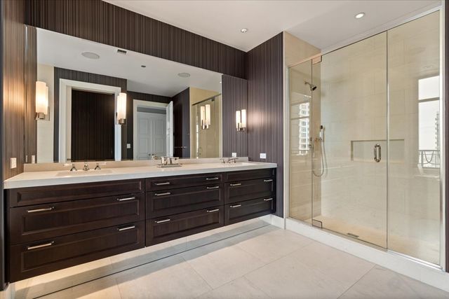 118 E Erie Street 35G, Chicago, IL 60611