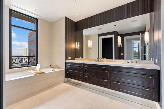 118 E Erie Street 35G, Chicago, IL 60611