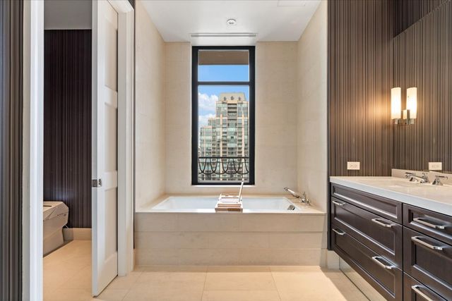 118 E Erie Street 35G, Chicago, IL 60611