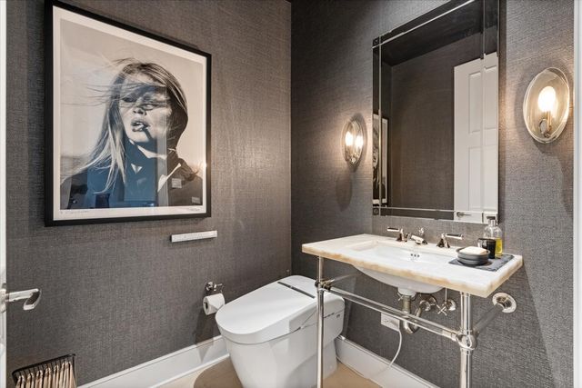 118 E Erie Street 35G, Chicago, IL 60611