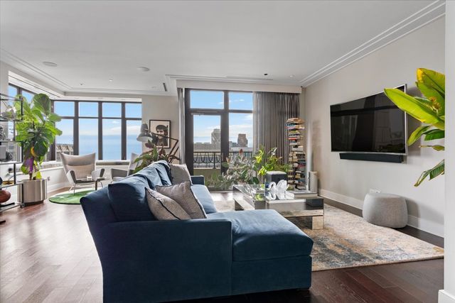 118 E Erie Street 35G, Chicago, IL 60611