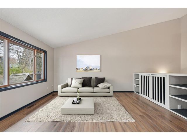 1281 Edgehill Court, Maplewood, MN 55109