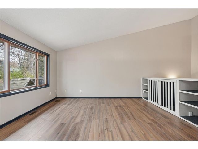 1281 Edgehill Court, Maplewood, MN 55109