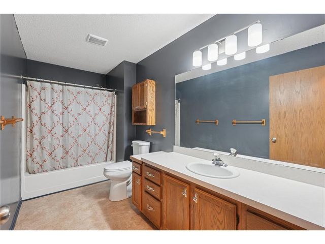 1281 Edgehill Court, Maplewood, MN 55109