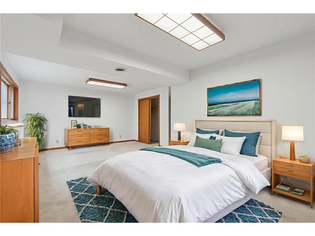 1281 Edgehill Court, Maplewood, MN 55109