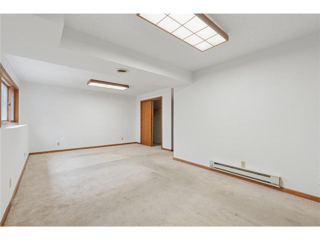 1281 Edgehill Court, Maplewood, MN 55109