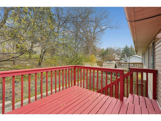 1281 Edgehill Court, Maplewood, MN 55109