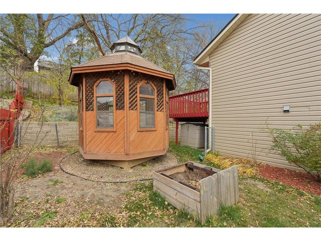 1281 Edgehill Court, Maplewood, MN 55109