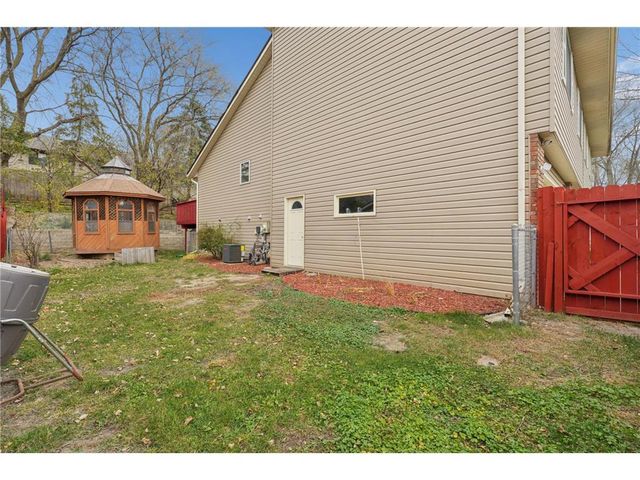 1281 Edgehill Court, Maplewood, MN 55109