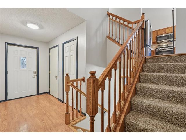 1281 Edgehill Court, Maplewood, MN 55109