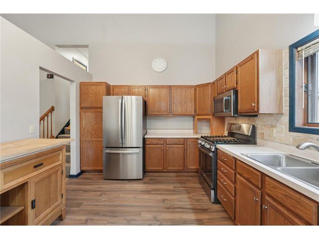 1281 Edgehill Court, Maplewood, MN 55109