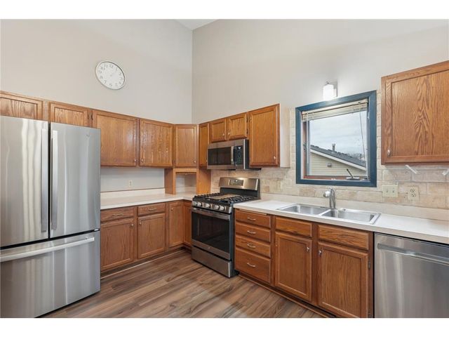 1281 Edgehill Court, Maplewood, MN 55109