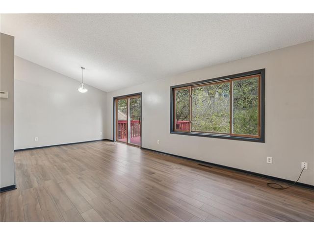 1281 Edgehill Court, Maplewood, MN 55109