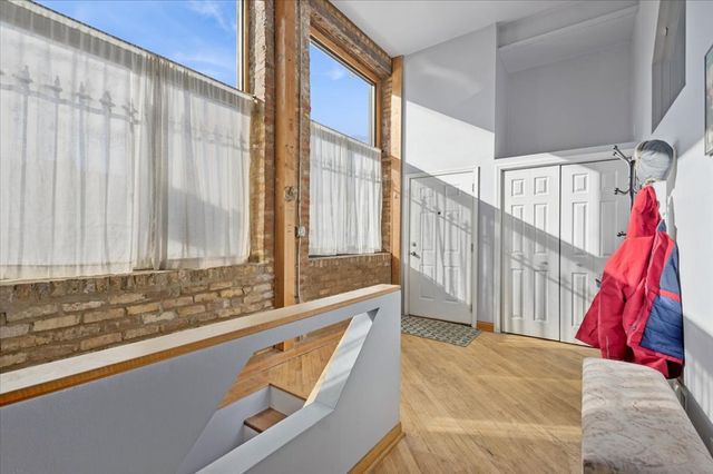 1344 W AUGUSTA Boulevard 1, Chicago, IL 60642