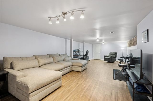 1344 W AUGUSTA Boulevard 1, Chicago, IL 60642