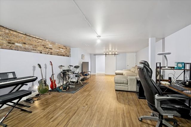 1344 W AUGUSTA Boulevard 1, Chicago, IL 60642