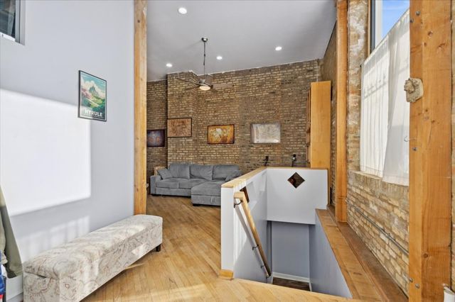 1344 W AUGUSTA Boulevard 1, Chicago, IL 60642