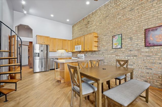 1344 W AUGUSTA Boulevard 1, Chicago, IL 60642