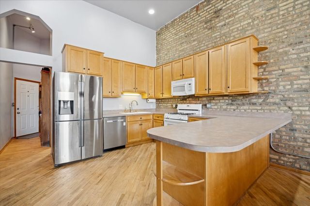 1344 W AUGUSTA Boulevard 1, Chicago, IL 60642