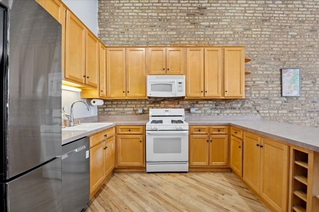 1344 W AUGUSTA Boulevard 1, Chicago, IL 60642