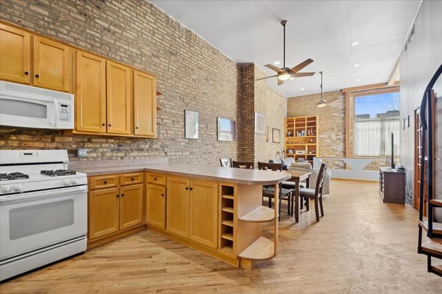 1344 W AUGUSTA Boulevard 1, Chicago, IL 60642