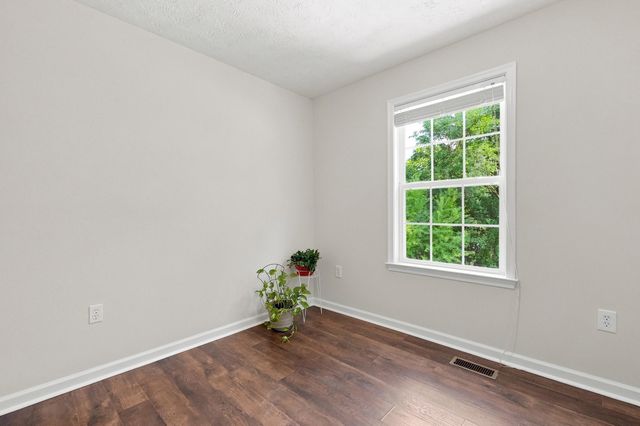 725 CHRISTIANSEN DR, Strasburg, VA 22657