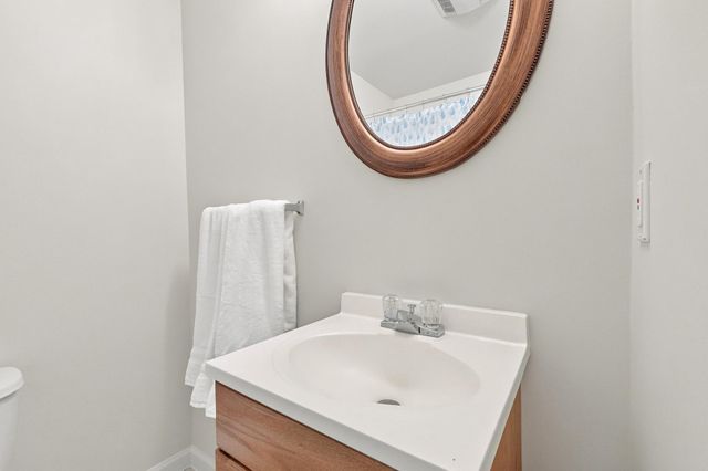 725 CHRISTIANSEN DR, Strasburg, VA 22657