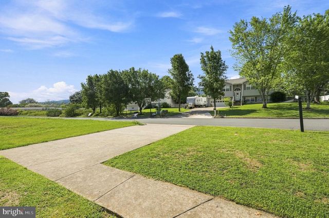 725 CHRISTIANSEN DR, Strasburg, VA 22657
